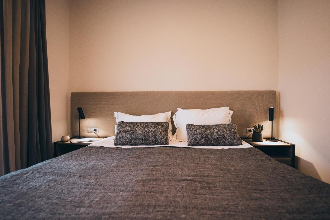 More Meni Residence & Suites コス・タウン エクステリア 写真