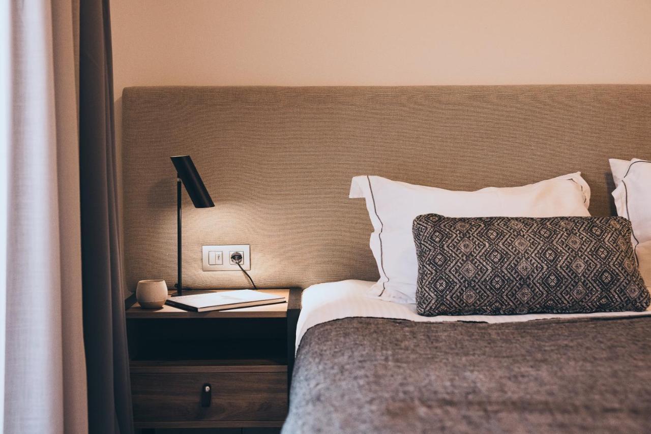 More Meni Residence & Suites コス・タウン エクステリア 写真