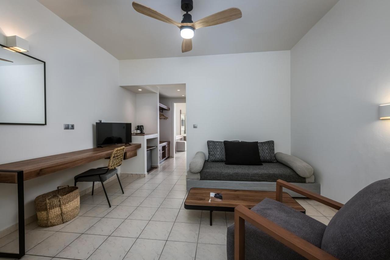 More Meni Residence & Suites コス・タウン エクステリア 写真